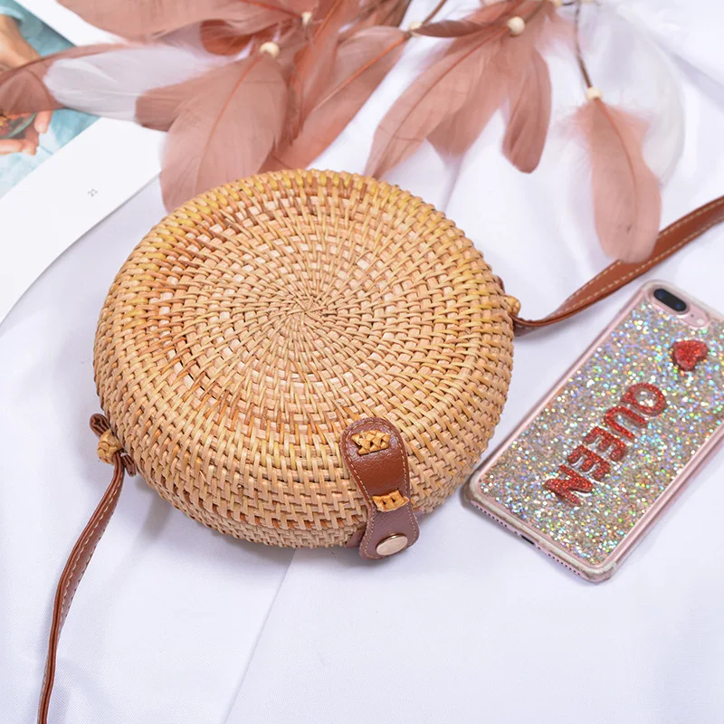 Vintage Handmade Rattan Woven Shoulder Bags PU Leather Straps Bow Hasp Holiday Beach Crossbody Bag Messengers Women Handbag Vintage Handmade Rattan Woven Shoulder Bags PU Leather Straps Bow Hasp Holiday Beach Crossbody Bag Messengers Women Handbag