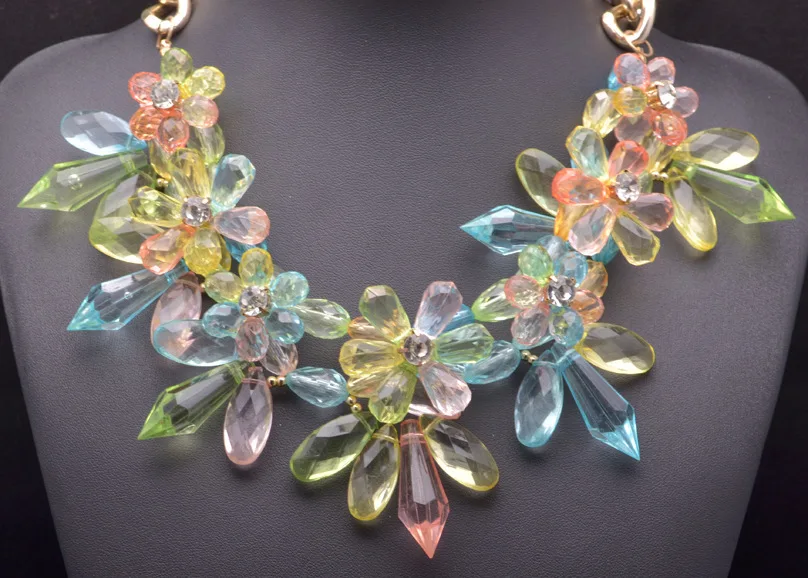 Лучшие женские новые брендовые модные ожерелья с кристаллами и кулонами, колье с металлическим цветком, ожерелье, Женский Бренд 8151