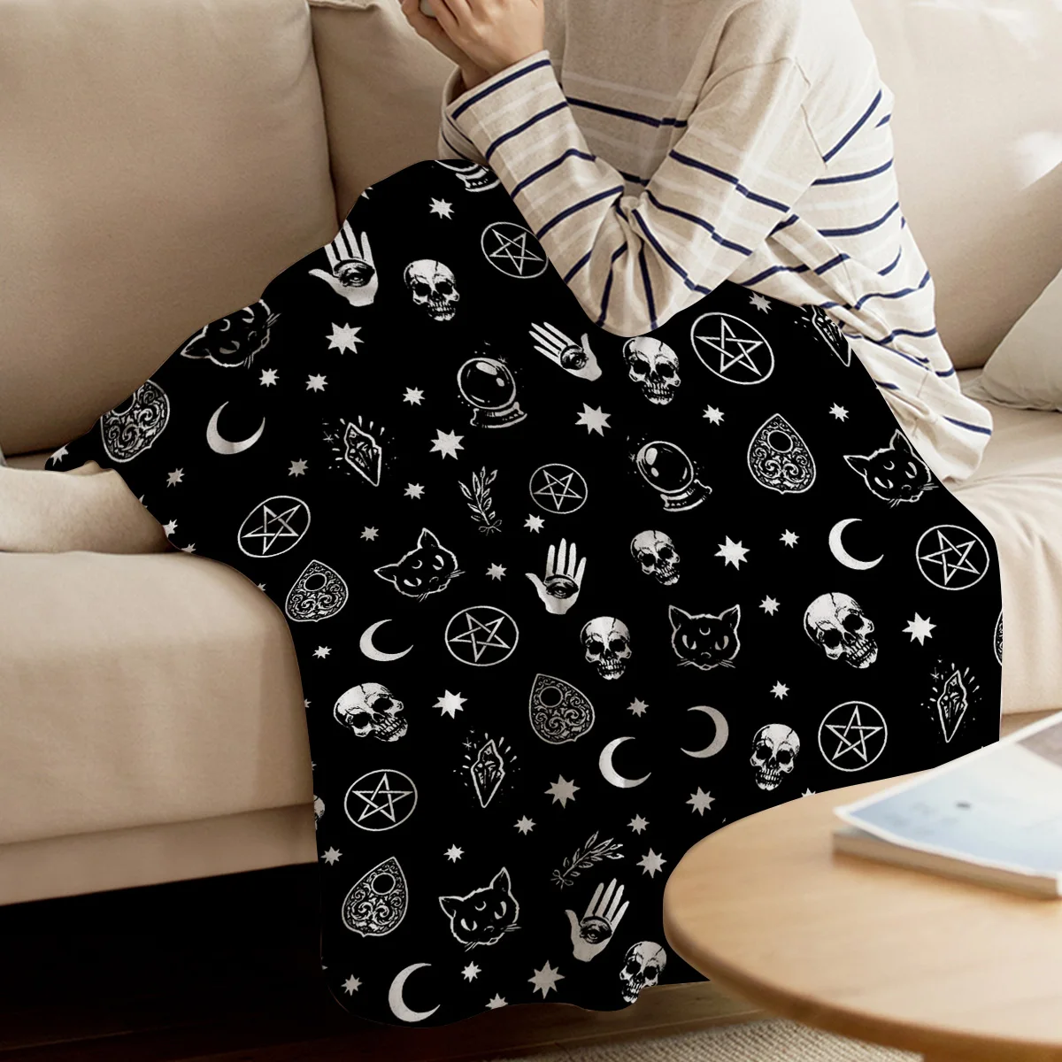 

BIGHOUSES Throw Blanket Black Skull Head And Cat Throw Blanket Soft Warm Microfiber Blanket Flannel Blanket