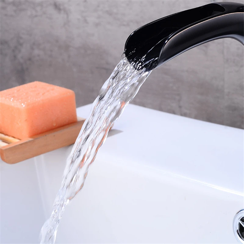 Роскошный водяной кран Высокий Смеситель Lavabo водопад черный для ванной комнаты