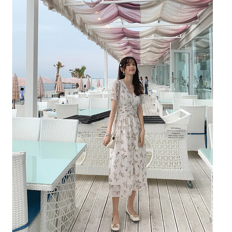 Tanie MISHOW sukienka z nadrukiem w kwiaty dla kobiet plaża sukienka boho z nieregularnym brzegiem lato 2019 elegancka długa suknia dziewczyny ubrania MX19B1381