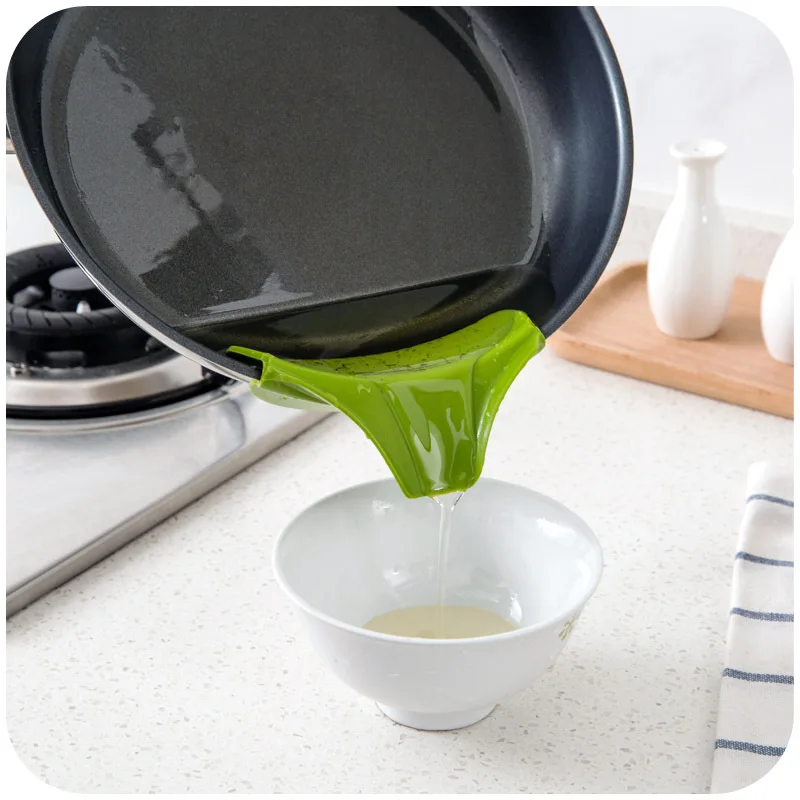 

IVYSHION Silicone Liquid Funnel Pots And Pans Rim Deflector Anti-spill Drain Spout Slip On Mess Kitchen Utensils Cooking Tool