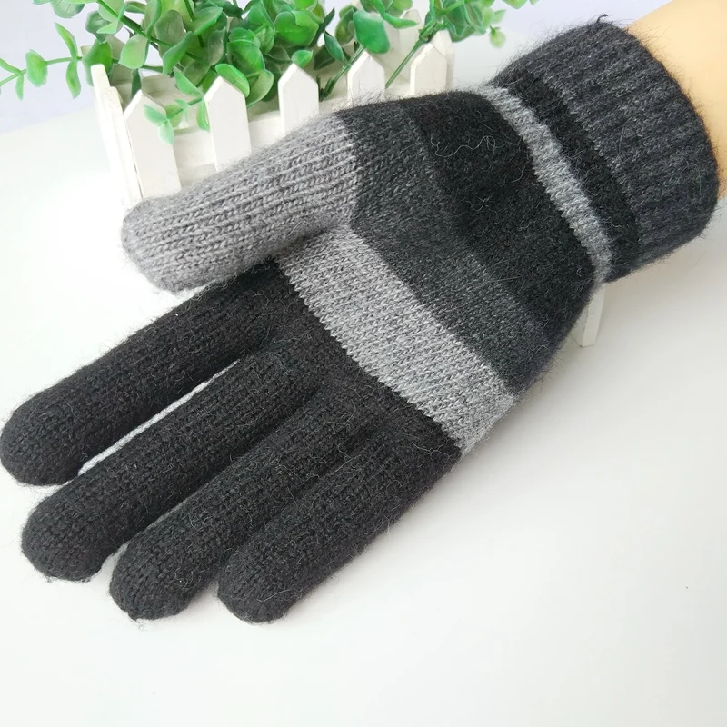 Free shipping 4 Pairs Spring ,Autumn,Winter season's cold preventing gloves suitable  for students and worker protecting gloves