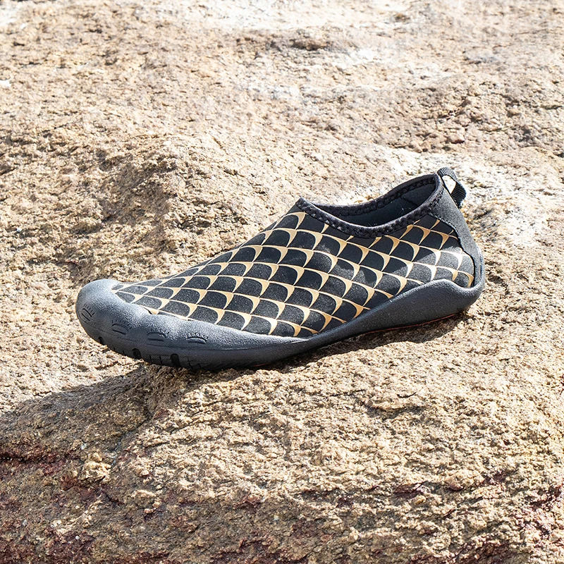 Hot 2020 Outdoors Aqua Shoes Breathable Wearable Beach Water Sandals Sneakers Men Black Gold Fishing Swimming fingers | Спорт и