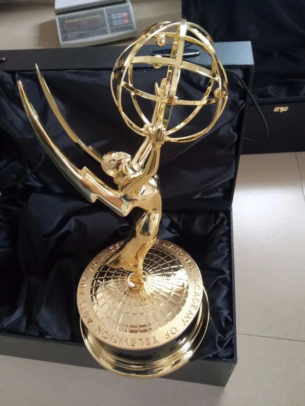 В натуральную величину 39 см настоящие 1:1 награды Emmy Academy заслуги металлический трофей один день доставки