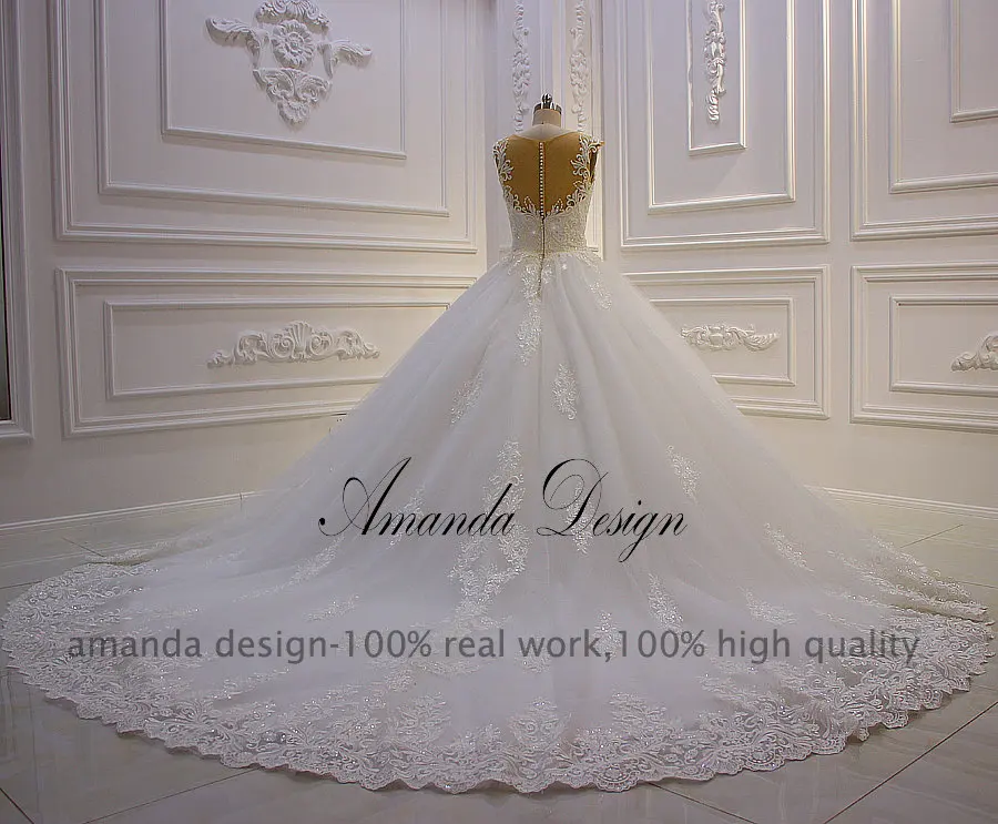 Свадебное платье с кружевной аппликацией и рукавами-крылышками