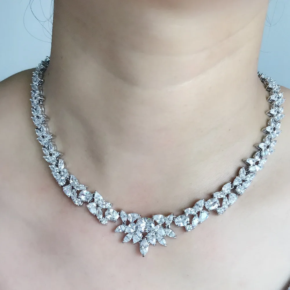 CLEAR BEST QUALITY BRILLIANT CRYSTAL ZIRCON EARRINGS AND NECKLACE