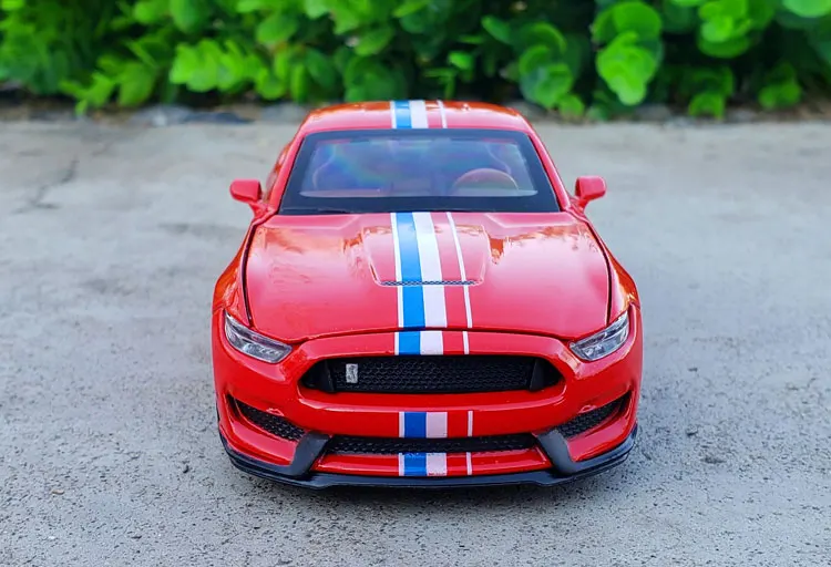 1:32 Масштаб литая под давлением металлическая модель автомобиля для Ford Mustang Shelby GT350 Коллекционная модель игрушки автомобиль звук и светильник