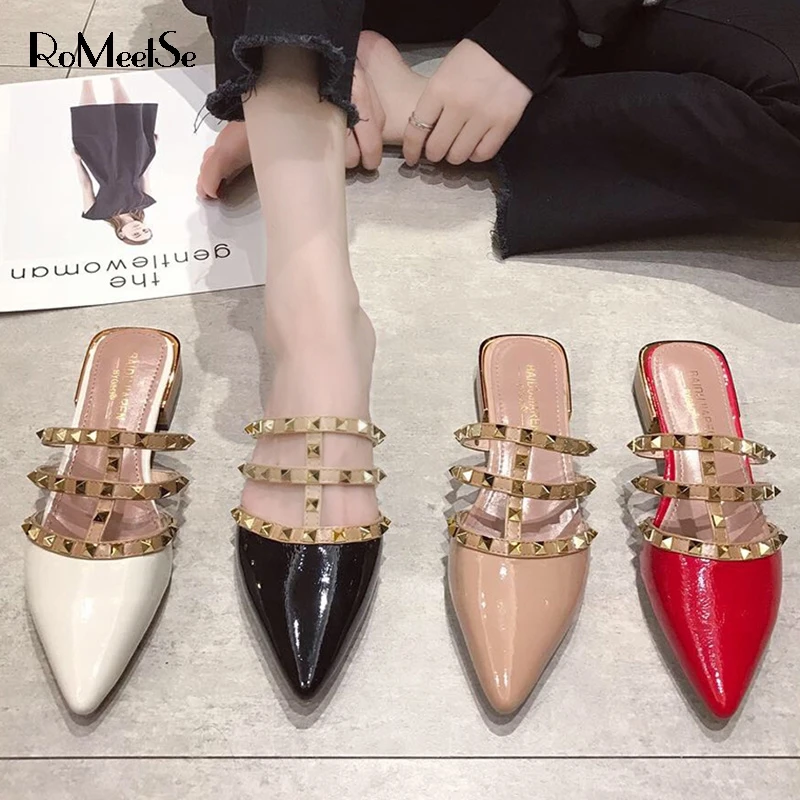 

RoMeetSe Women Flat Slippers Slip On Mules Brand Designers 2019 Fashion Luxury Rivet T-strap Slides Slip On Loafers Mules 75C73