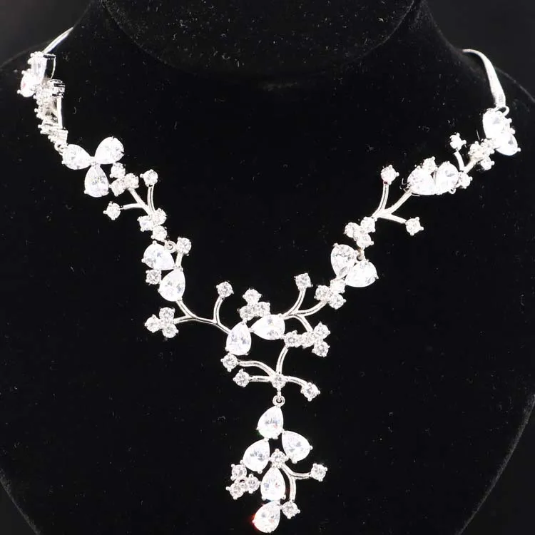 

Stunning 25.5g White Sapphire Woman's Engagement Silver Necklace 18.5-19inch 58x48mm