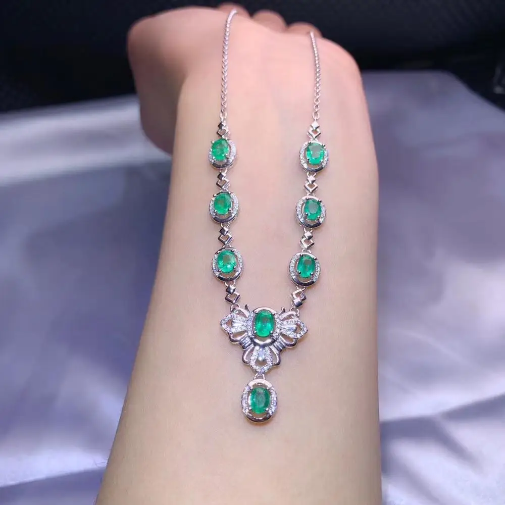 

elegant classic green emerald gemstone necklace