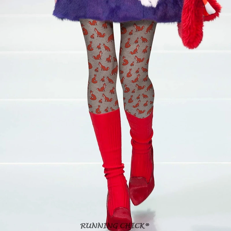 

Playful cute little red fox pantyhose printing