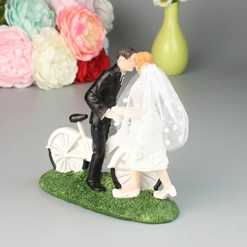 

New Wedding Favor The Groom And Bride Romantic Love Couple Figurine European Style Bike Wedding Cake Toppers Wedding Decoration