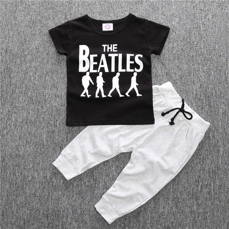 Новинка года, летняя одежда для маленьких мальчиков Модная хлопковая Футболка с буквенным принтом+ брюки комплект одежды из 2 предметов для маленьких мальчиков, костюм для младенцев из 2 предметов