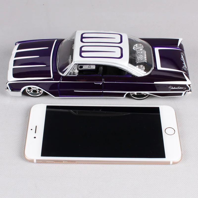 Maisto 1:24 1960 Ford Outlaws Starliner литой модельный автомобиль игрушка Новый в коробке