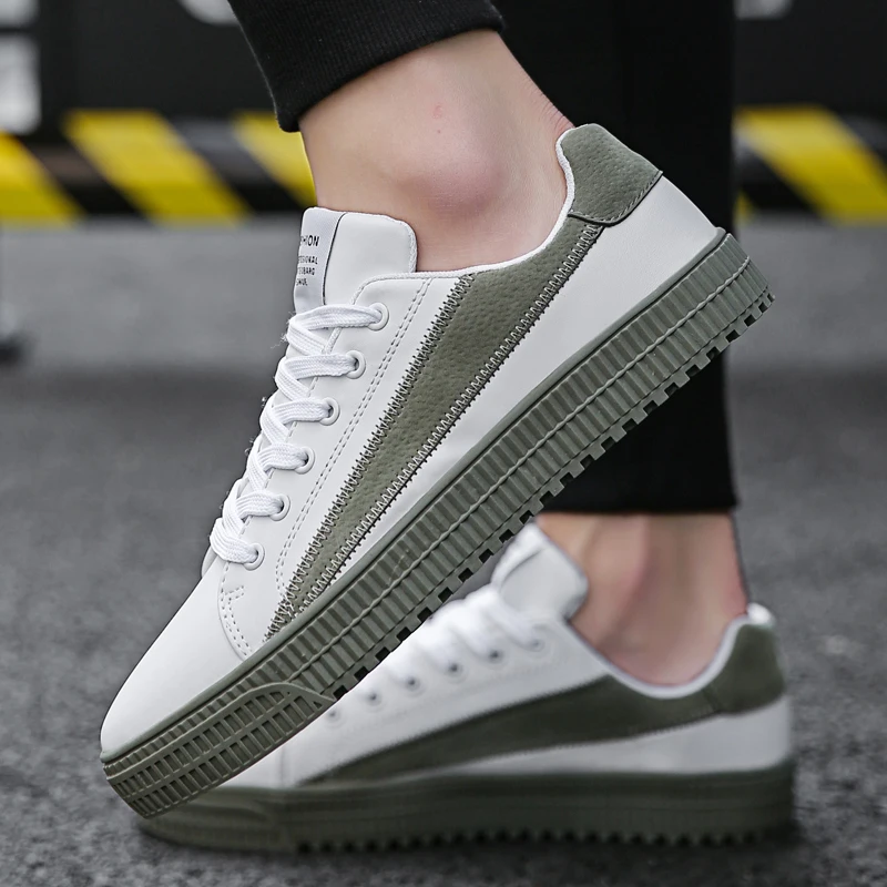 

2019 spring and summer new white men's shoes Korean version of the trend of wild casual flat shoes
