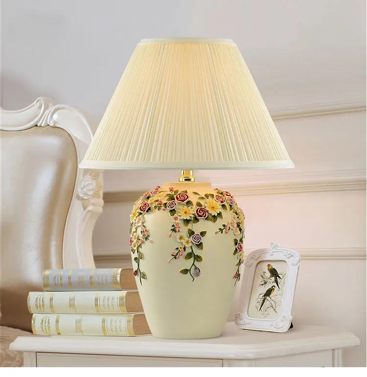 Fabric Art Led Table Lamp European Pastoral Creative Bedroom Cloth Bedside Lamp Room Hotel Room Decoration Home Deco Art Deco