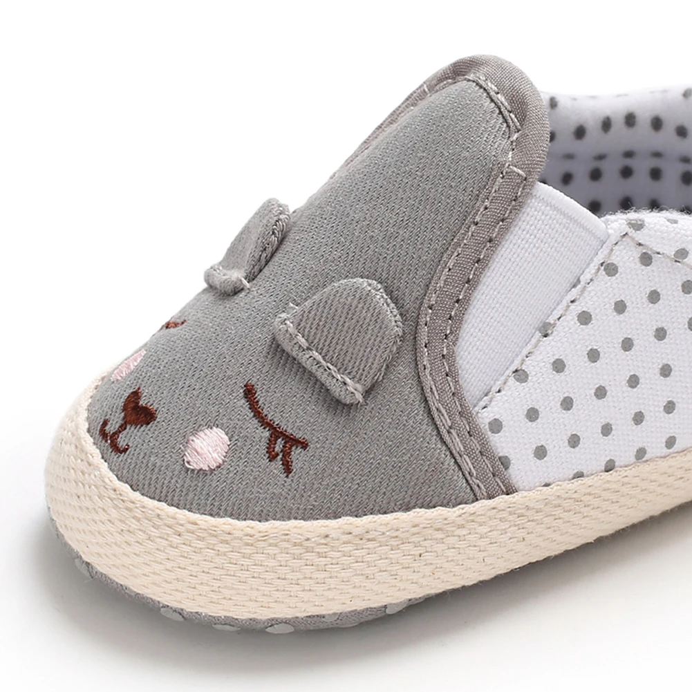 Новорожденный ребенок мода для мальчиков и девочек Демисезонный два Цвета мягкая обувь для младенцев коляска кроссовки 0-18 м