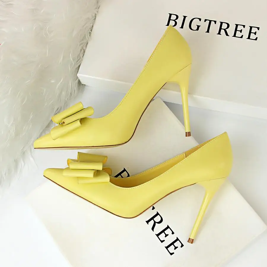Милые туфли на высоком каблуке с узлом-бабочкой; Новое поступление; модные женские туфли-лодочки с острым носком; пикантные женские вечерние туфли с вырезами сбоку - Цвет: Цвет: желтый