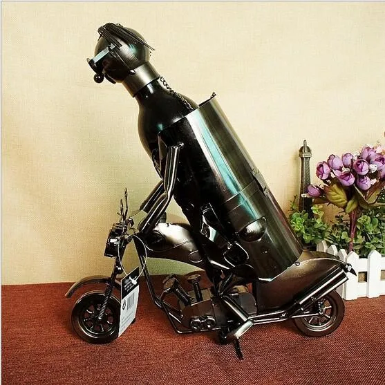 ВИСКИ ручной работы Железный человек езда на мотоцикле Винный Стеллаж металлические изделия подарок домашний интерьер винный держатель