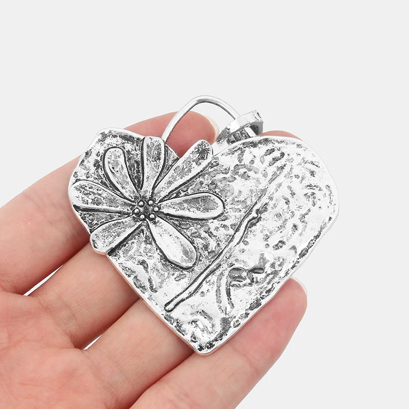 

2PCS Antique Silver Large Hammered Carved Flower Daisy Flower Heart Charms Pendants for Necklace Making Jewelry Findings 67x66mm