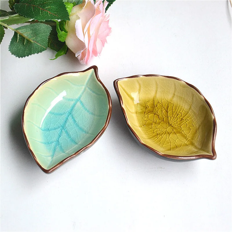 

Kitchen Tableware Leaf-Shape Small Dish Ceramic Seasoning Saucers Tray Herb Spice Kid Bowl Sauce Dish Japanese Tableware Plates