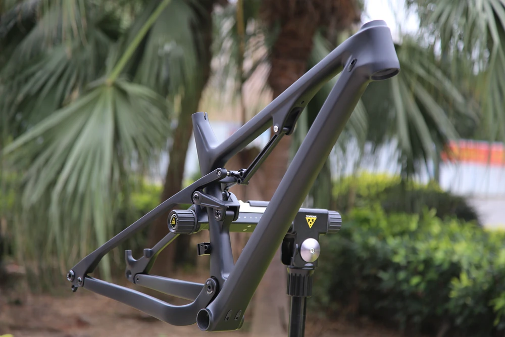 CARBON-SUSPENSION-BIKE-FRAME04