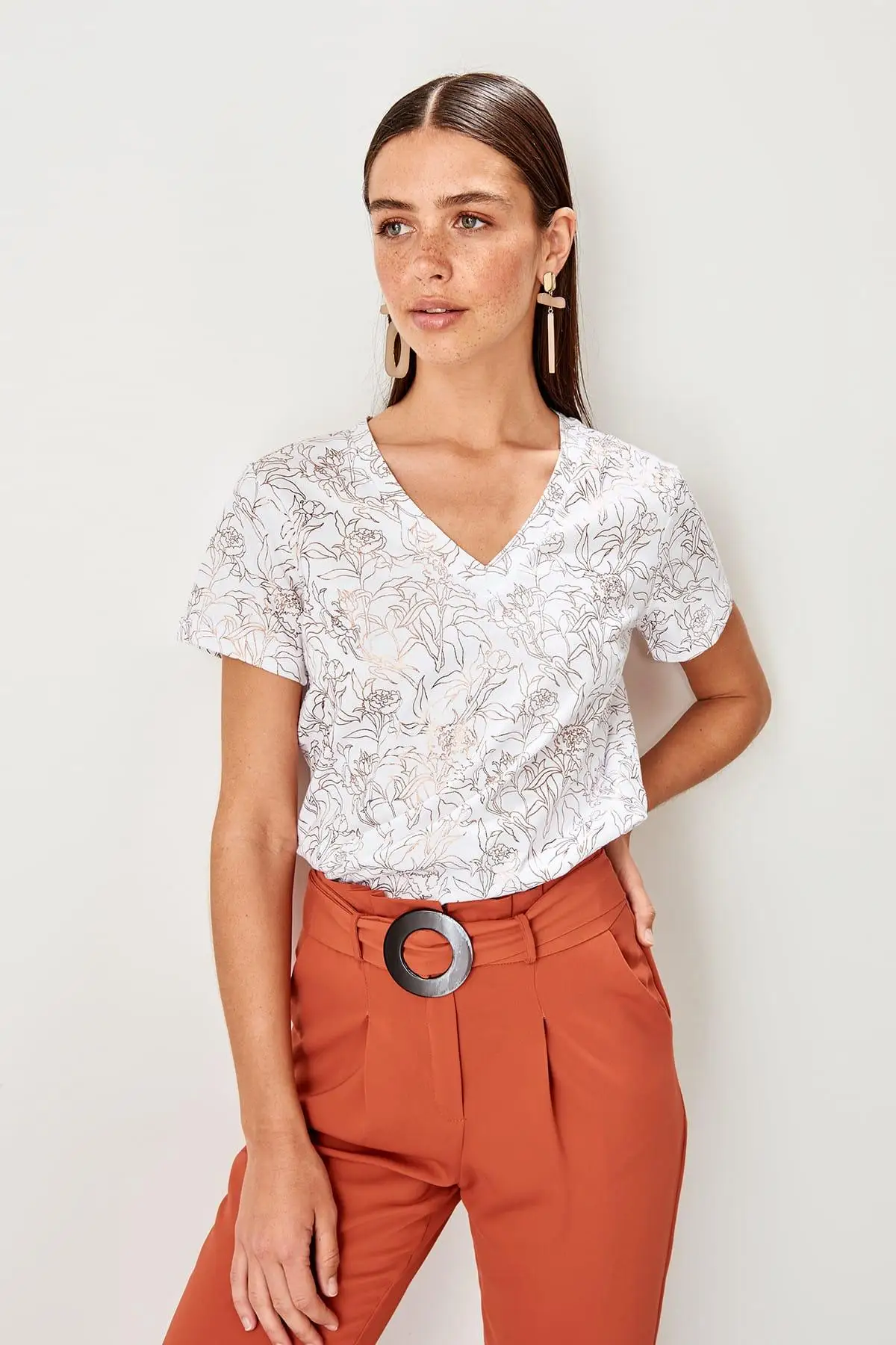 Trendyol белые Базовые Трикотажные футболки TWOSS19VG0270|Футболки| |