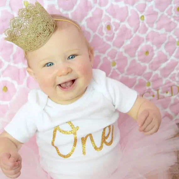 Нисин Золото Кружева 3D Корона Дети оголовье новорожденных девочек эластичный тиара на голову день рождения фотографии реквизит
