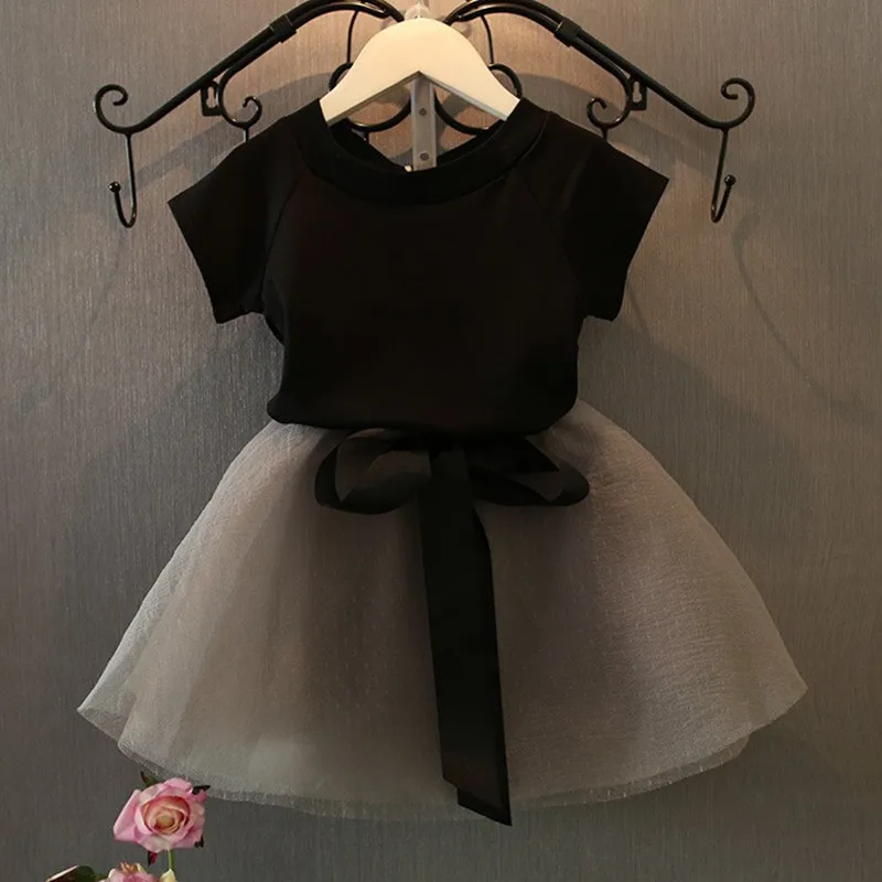 Новинка черный комплект одежды для девочек летняя детская одежда для малышей белая футболка и юбка с бантом розничная детская одежда