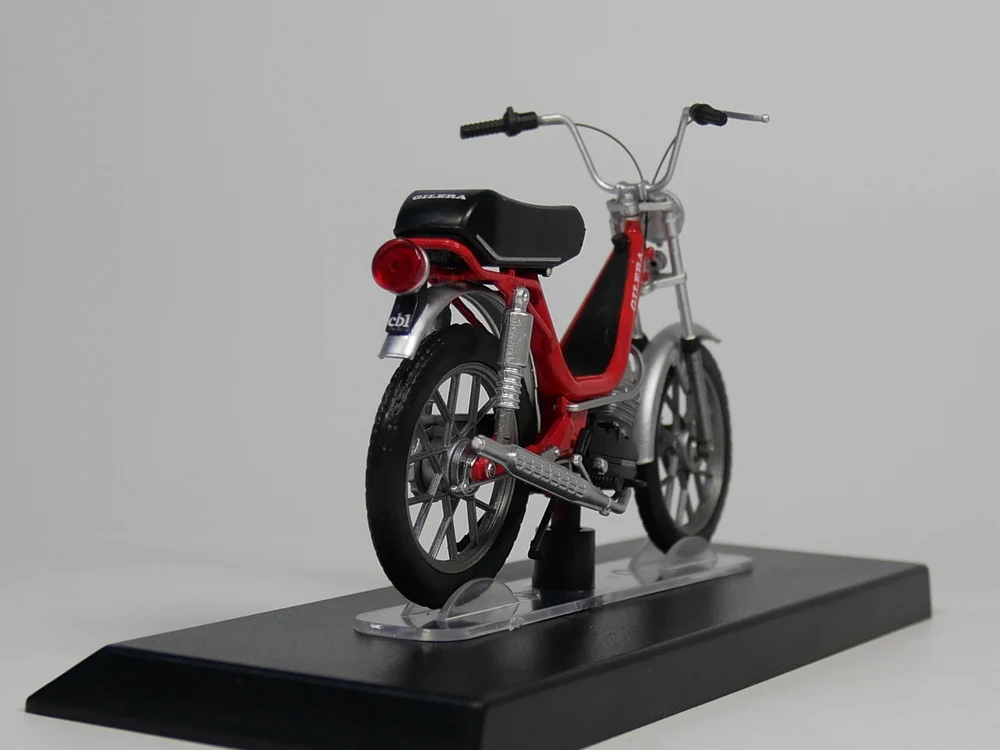 Модель литая мотоцикла GILERA CB1 Auto Inn 1:18| |