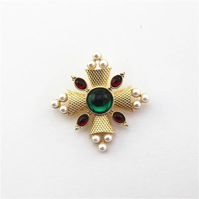 

Retro palace geometric mosaic resin brooch coat coat shawl bag collar needle holiday gift