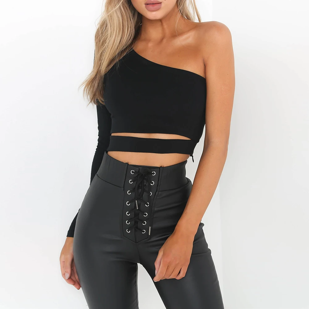 I.AM.GIA-HADID-TOP-GIA3755BLK_1532x2000_636308028204756000_5B2A3353