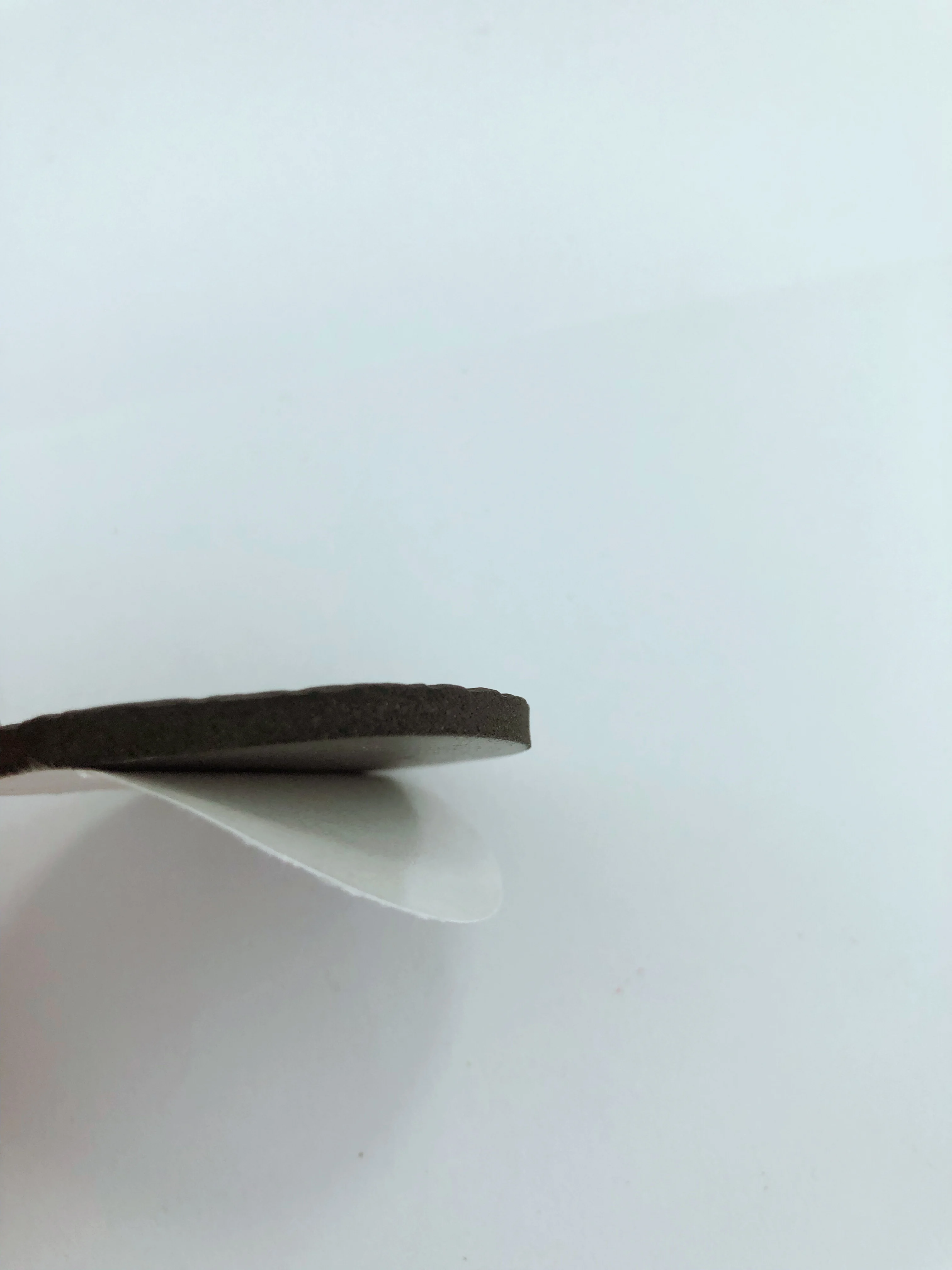 Рисунок 3 - ST002 квадратные самоклеящиеся ножки для мебели