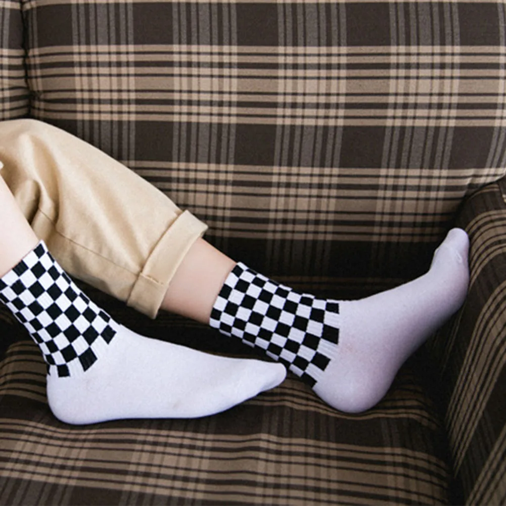 

Elastic Sports White And Black Squares Soft Men Chic Sweat-absorbent Casual Socks