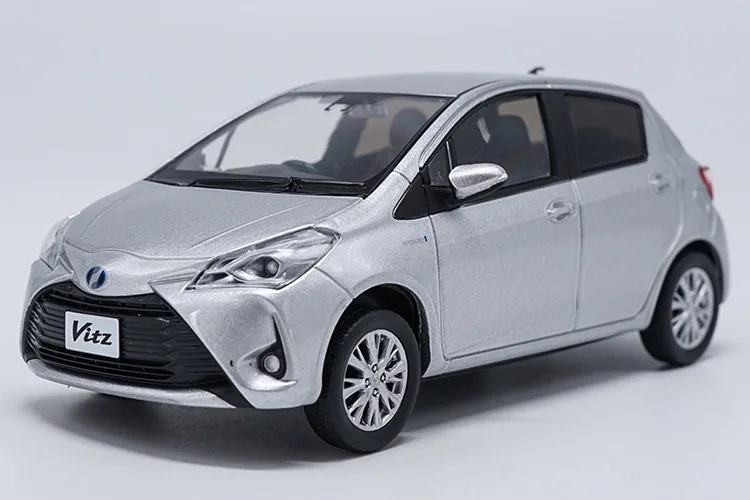 1:30ダイキャストモデルトヨタヴィッツシルバー(カラーボックスなし)ミニカー合金おもちゃの車ミニチュアコレクションギフトyarisエコー