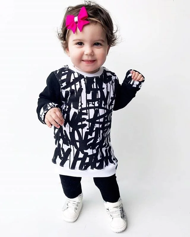 Новые повседневные толстовки для маленьких мальчиков черно-белые топы для маленьких мальчиков и девочек, свитер весенне-осенняя верхняя одежда для малышей хлопковая одежда