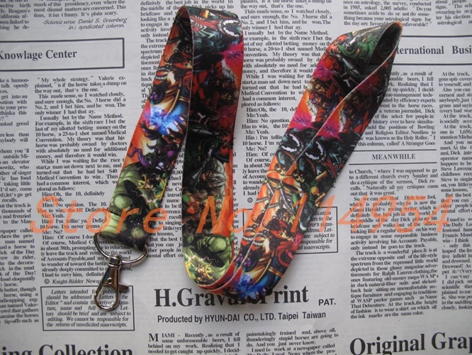 

Free shipping 10 Pcs /Wholesale lot Superhero Avengers Necklace Strap Lanyards Cell Phone PDA Key ID Strap Charms L-17