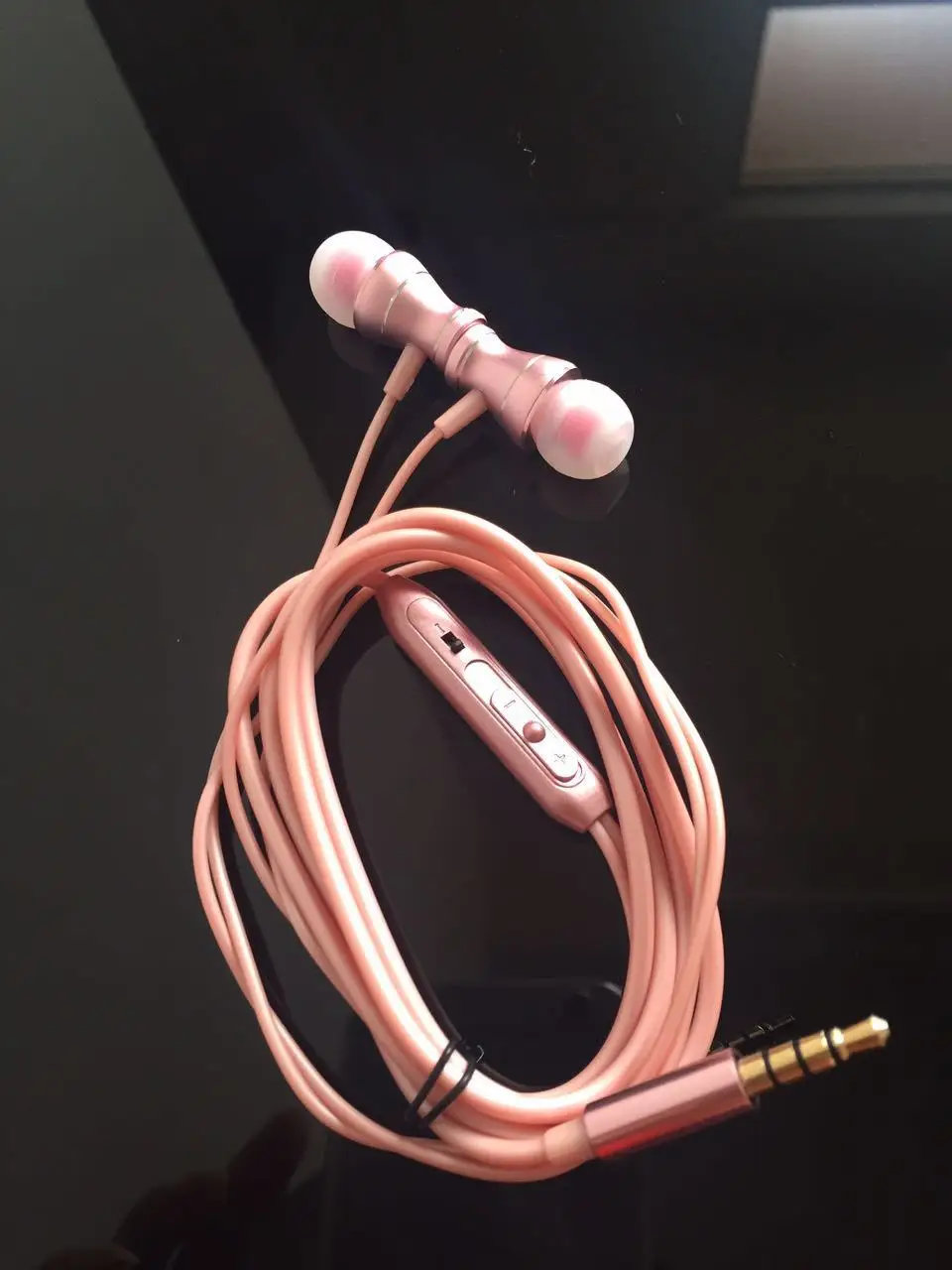 

Sports Earphone With No Microphone 3.5mm In-Ear Stereo Earbuds Headset xiaoyaozhiw110sb75usd 12.14