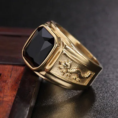 

New Arrival Punk Men Ring Mosaic Red Crystal Square Dragon Pattern Plated Gold Retro Rings for Male Alliance Luxury Jewelry R05