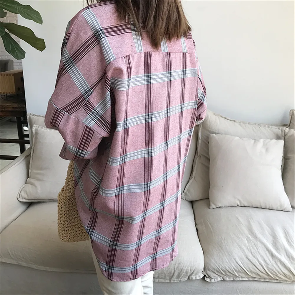 Big Loose women plaid blouses shirts 2018 Women Office Air Conditioner Blouse Shirt Female Outerwear Casual Pocket Shirts (34)