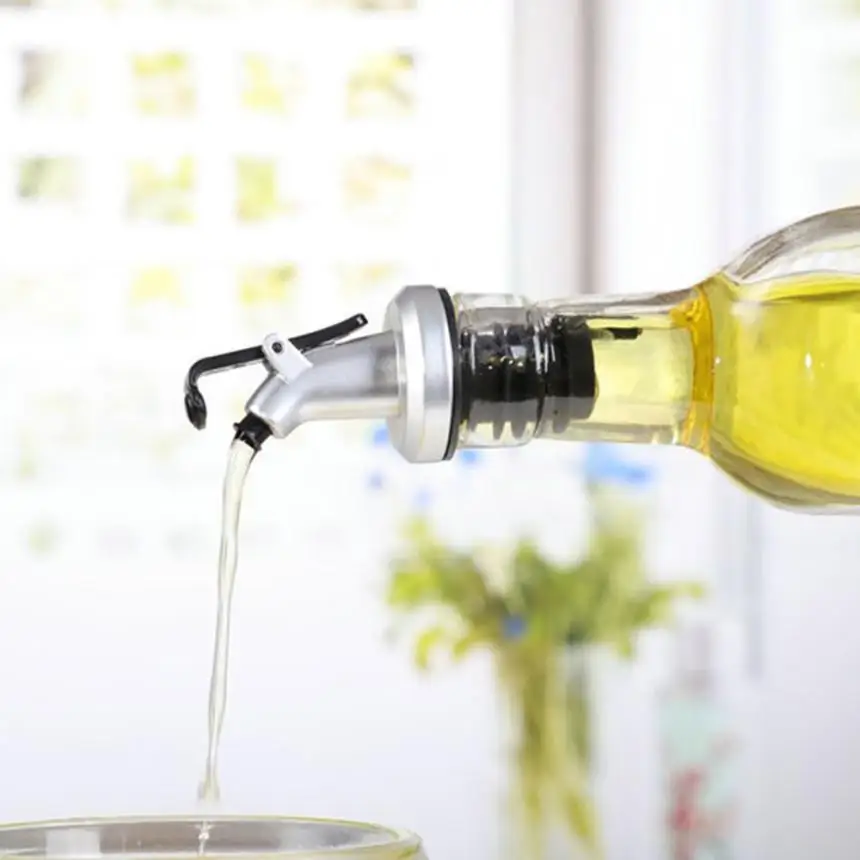 

ISHOWTIENDA Olive Oil Sprayer Liquor Dispenser Wine Flip Top Stopper Kitchen Tools Bottle Cap Stopper Kitchen Accessories Hot