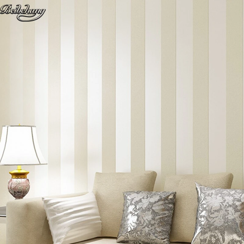 обои в гостиную комбинированные. обои в полоску для стен в интерьере гостиной. обои в полоску в интерьере гостиной. на светлой полоске. на светлой полоске.