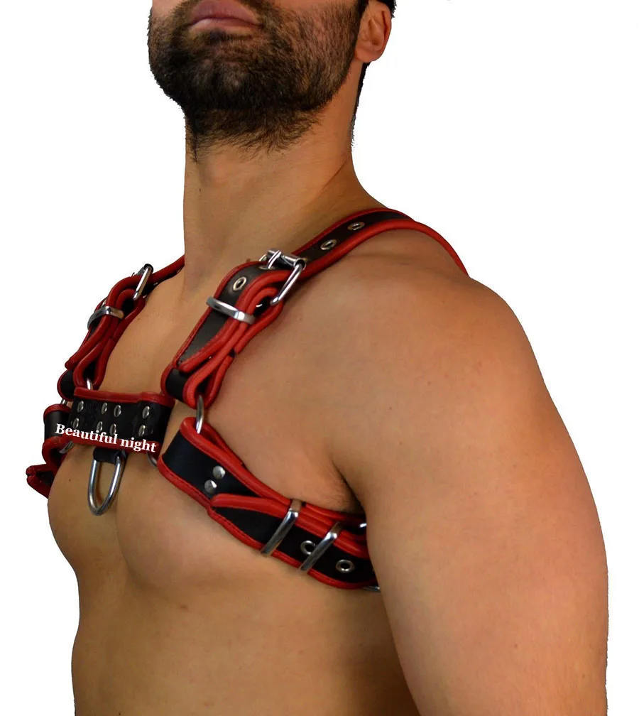 Baratos Lencería de hombre cuero vestuario efecto mojado Clubwear, correa de arnés de cuero rojo y negro, BDSM Bondage Accesorios