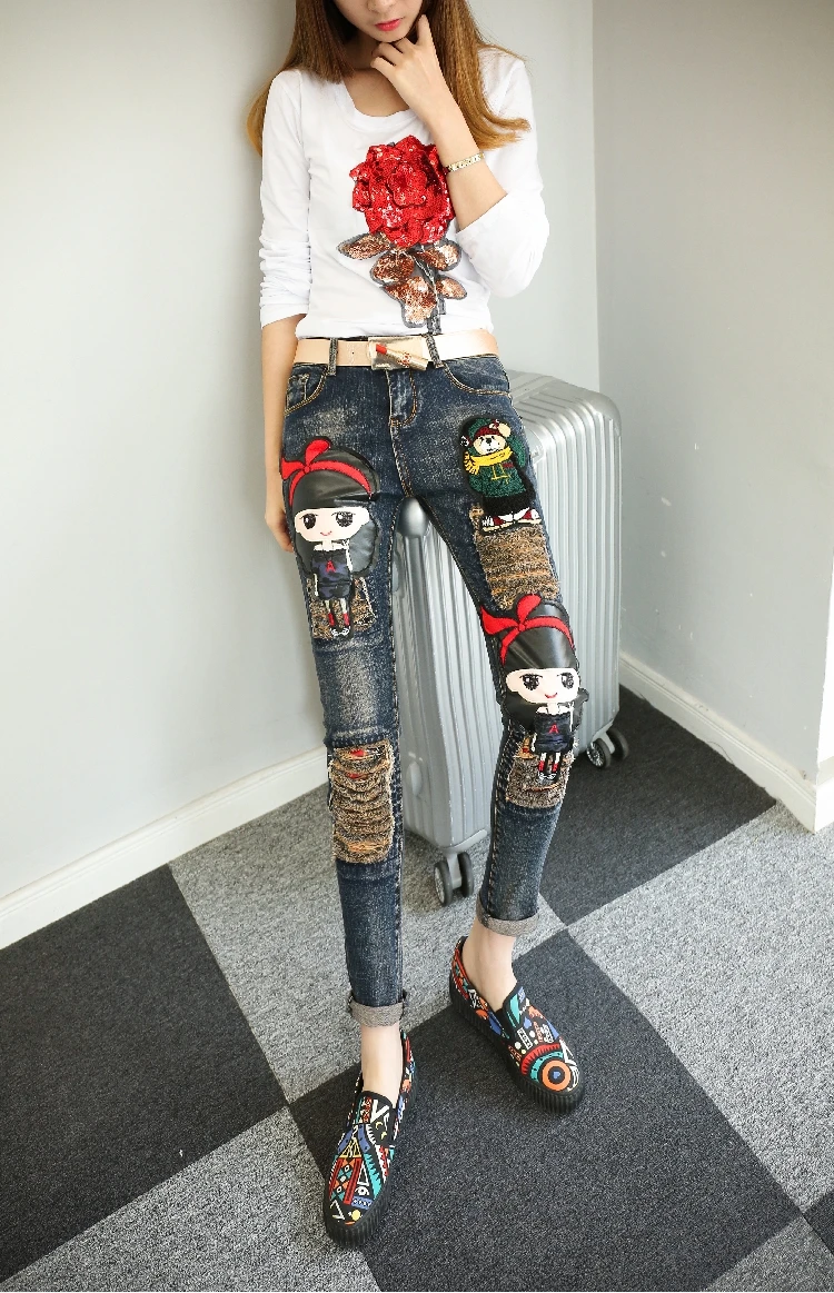 Для женщин Джинсы для женщин Европейский Стиль 2018 Весна Женская Новая мода мультфильм отверстие-обрезки джинсовые штаны Мотобрюки