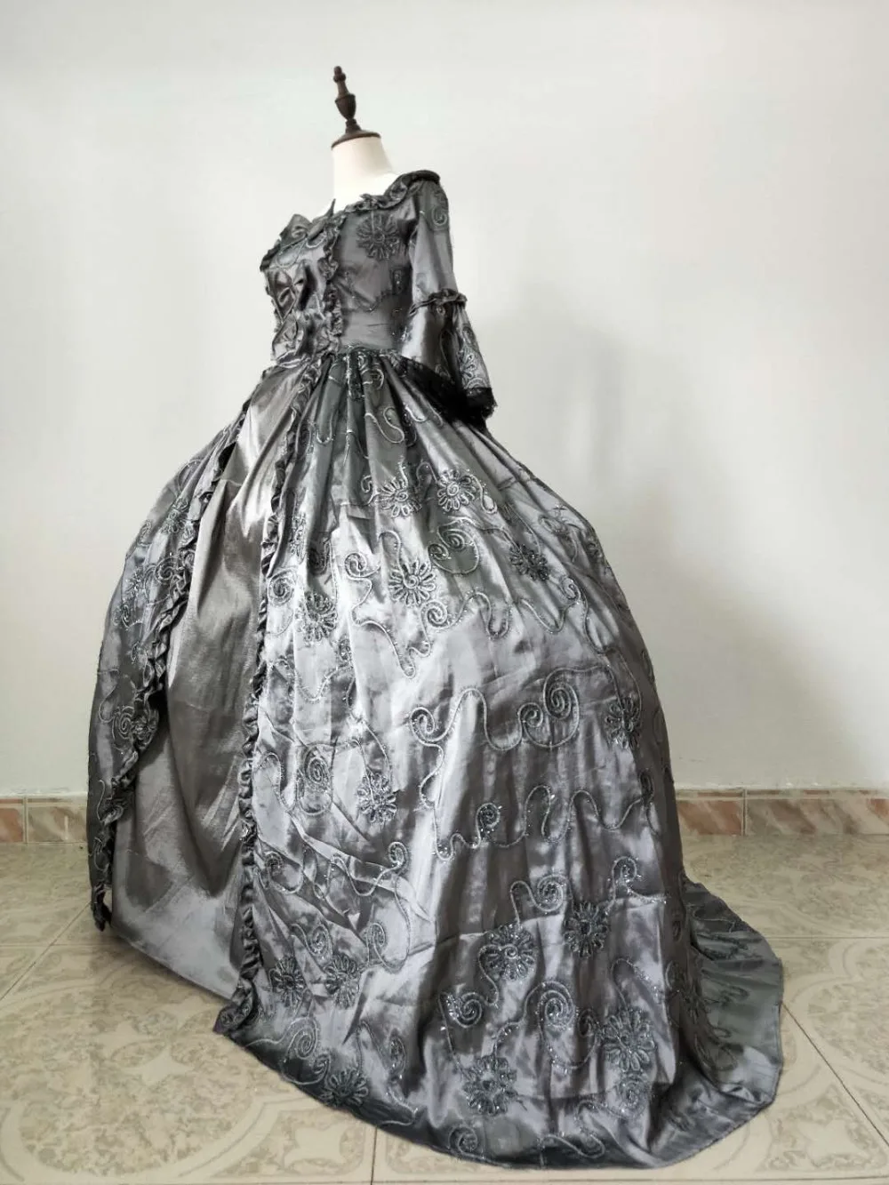 

19 Century Purple Victorian Maria Antoinette Dress Gown Dracula Gothic Halloween Cosplay