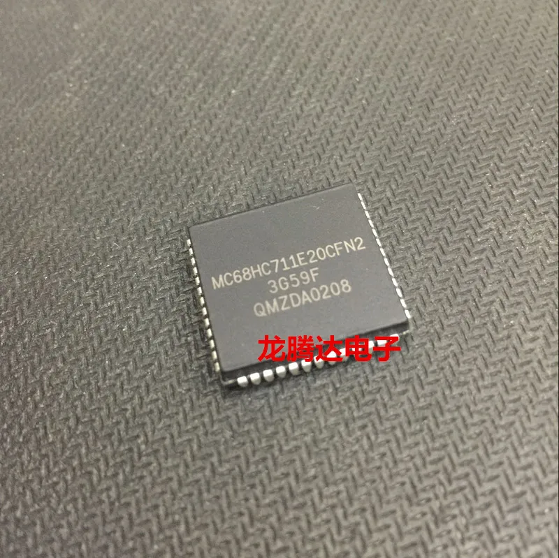 

1pcs/lot MC68HC711E20CFN2 MC68HC711E20 MC68HC711 PLCC-52.