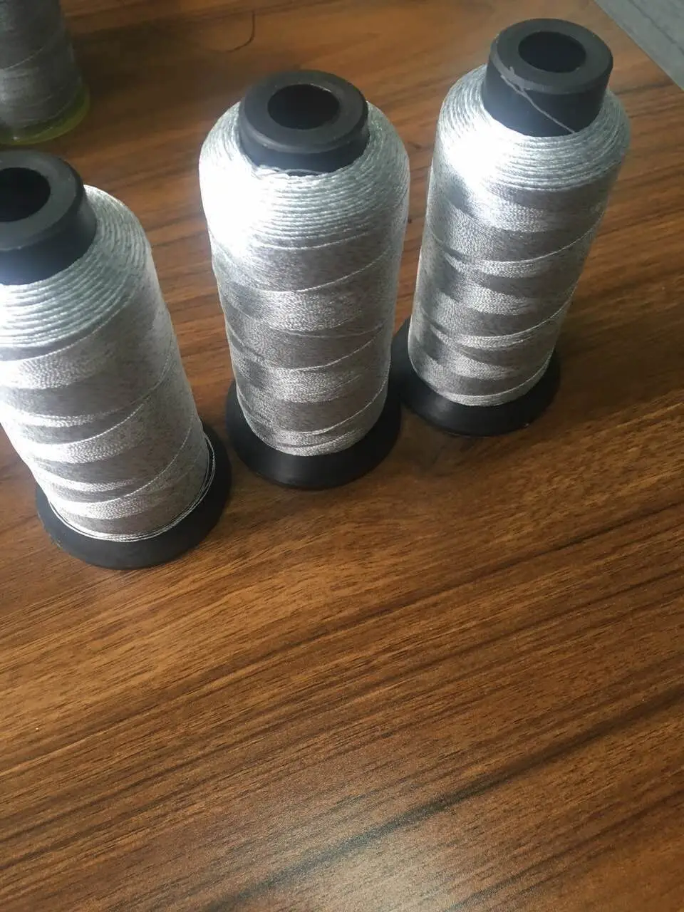 Серый проводящий постоянный анти-статический швейные нитки