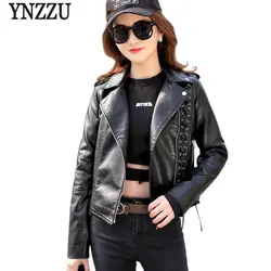 YNZZU мотоциклетная куртка из искусственной кожи Для женщин 2018 осень-зима Мода Тонкий заклепки Для женщин кожаные пальто на молнии Верхняя