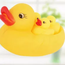 Baby bathing swimming toys one of three Xia Duzi net bag mother and daughter ducks called